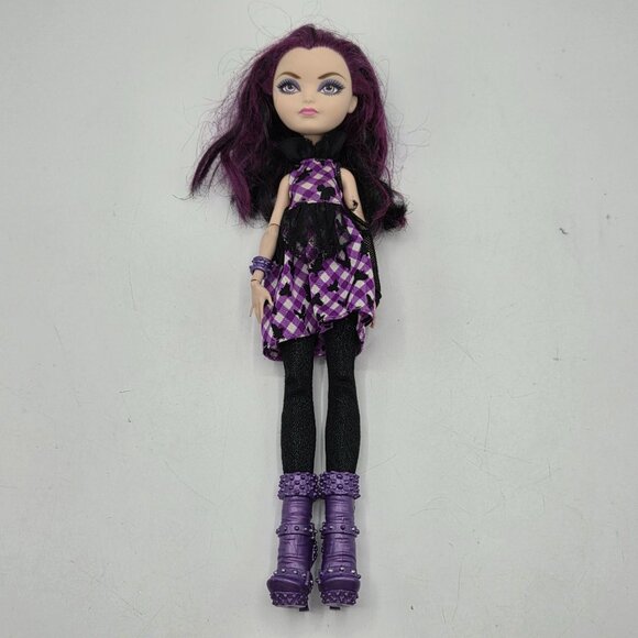 Ever After High Raven Queen Enchanted Picnic Fashion Doll by Mattel - Picture 5 of 6